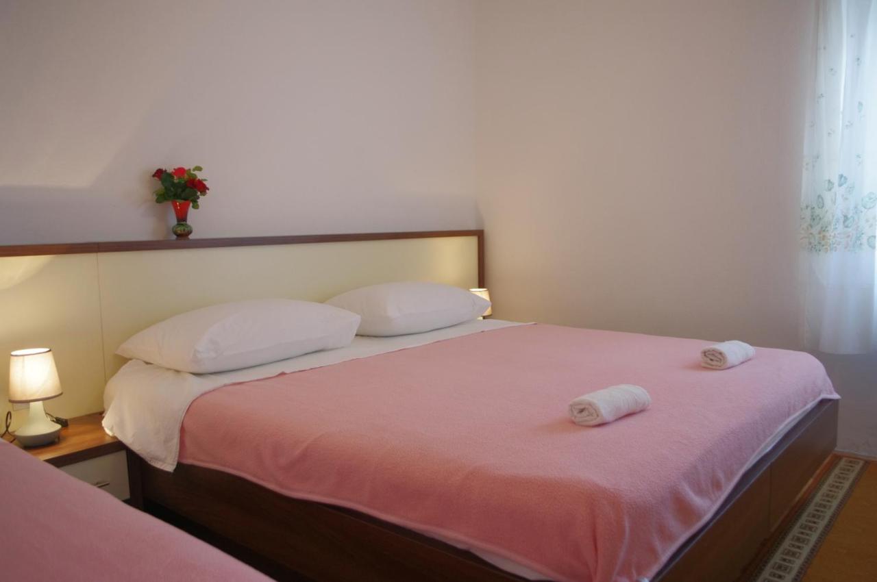 Family Friendly Seaside Apartments Vlasici, Pag - 4319 Exteriér fotografie