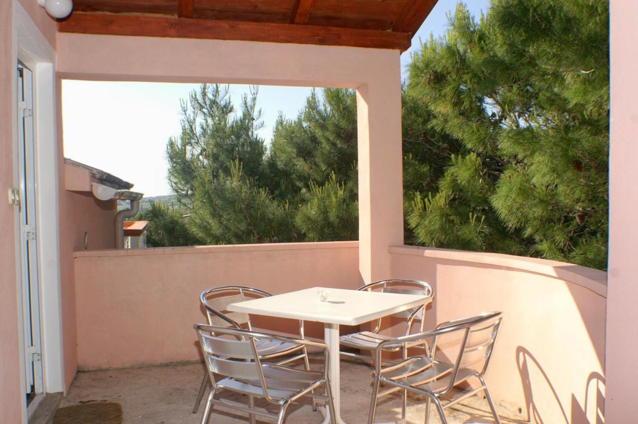 Family Friendly Seaside Apartments Vlasici, Pag - 4319 Exteriér fotografie