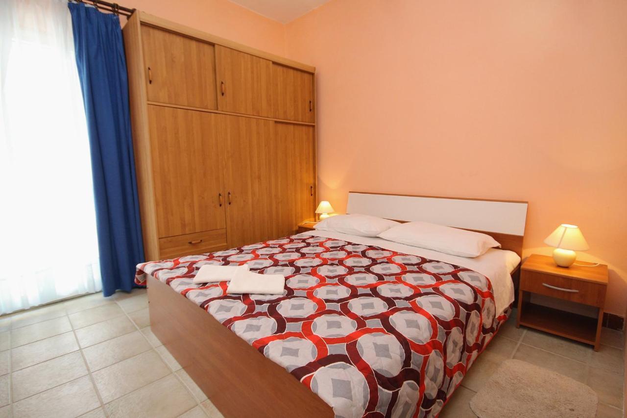 Family Friendly Seaside Apartments Vlasici, Pag - 4319 Exteriér fotografie