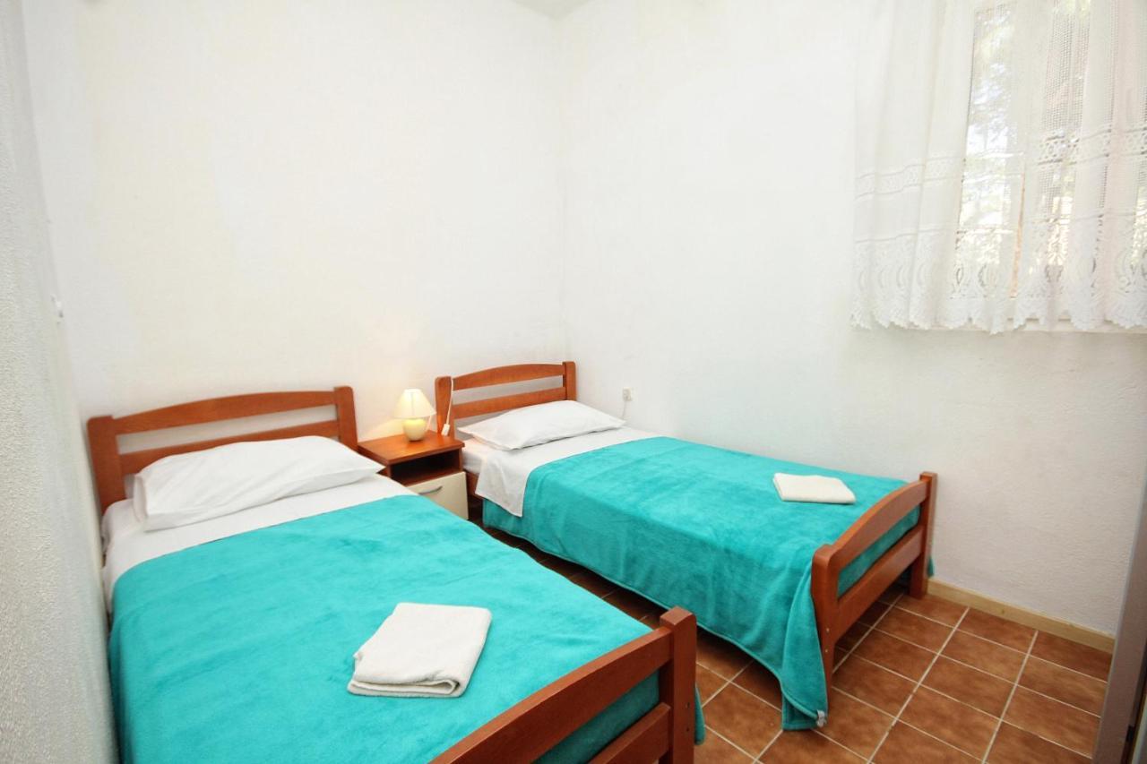 Family Friendly Seaside Apartments Vlasici, Pag - 4319 Exteriér fotografie