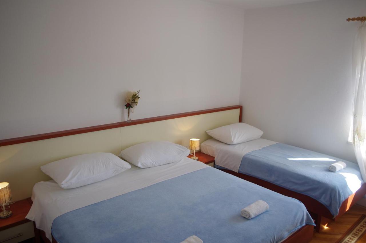 Family Friendly Seaside Apartments Vlasici, Pag - 4319 Exteriér fotografie