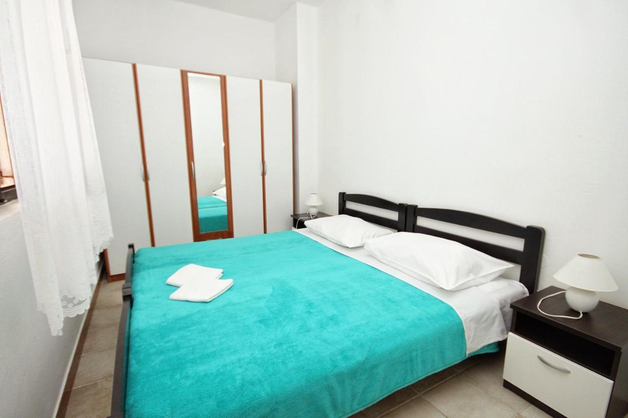 Family Friendly Seaside Apartments Vlasici, Pag - 4319 Exteriér fotografie